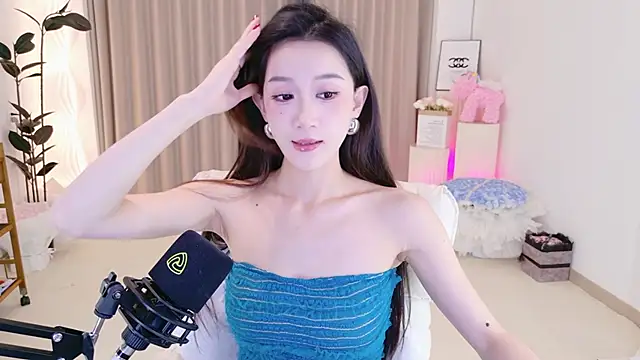 Snapshot of Dancing-CoCo-Pro chatting on 06/17/26, 04:12 Dancing-CoCo-Pro online show from 06/17/26, 04:12