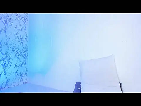 Snapshot of gia_hofman chatting on 04/14/26, 02:44 gia hofman online show from 04/14/26, 02:44