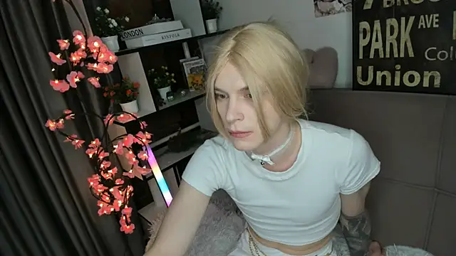 Snapshot of TwinkWhite chatting on 05/30/26, 09:53 TwinkWhite online show from 05/30/26, 09:53