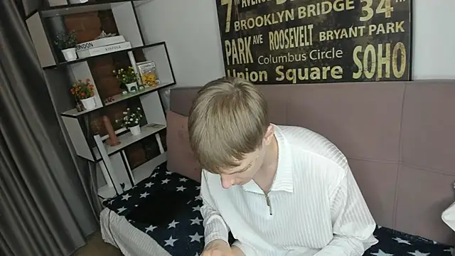TwinkWhite online show from 05/23/26, 07:35