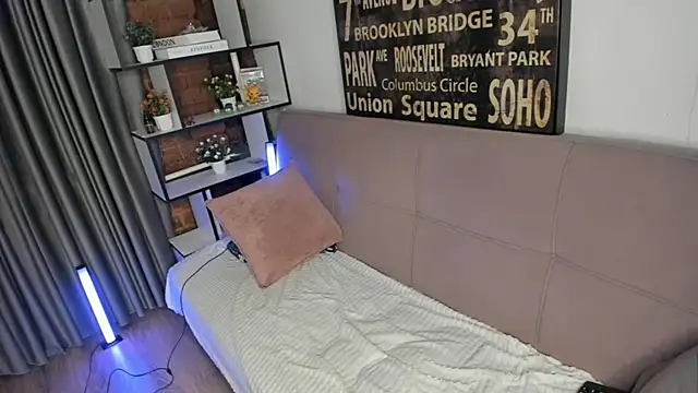 TwinkWhite online show from 05/12/26, 08:59