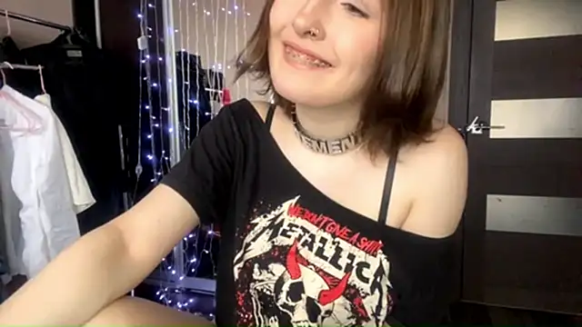 virusDoll online show from 04/28/26, 09:35