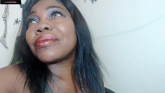 hotbrunettecasandra online show from 10/27/25, 04:52