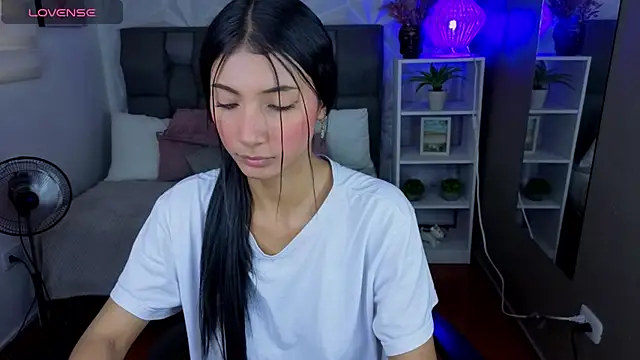 Snapshot of Perlaa_moon_ chatting on 07/07/26, 06:55 Perlaa moon online show from 07/07/26, 06:55