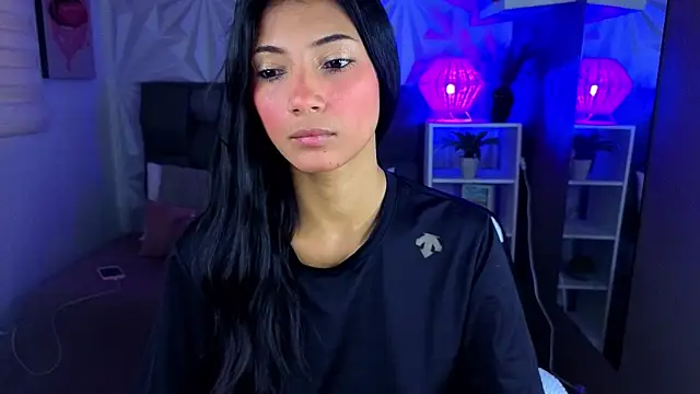 Snapshot of Perlaa_moon_ chatting on 06/17/26, 01:43 Perlaa moon online show from 06/17/26, 01:43