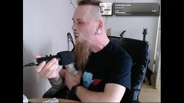 Snapshot of THatRandomMetalHead chatting on 06/15/26, 02:39 THatRandomMetalHead online show from 06/15/26, 02:39
