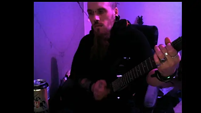Snapshot of THatRandomMetalHead chatting on 04/17/26, 11:18 THatRandomMetalHead online show from 04/17/26, 11:18