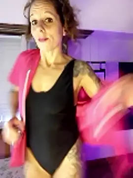 LauKiss online show from 04/12/26, 07:50