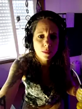 LauKiss online show from 04/11/26, 07:17