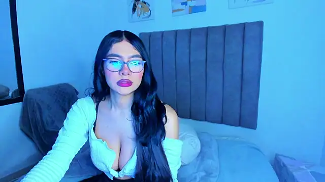 Snapshot of britanny_jones1 chatting on 06/03/26, 12:06 britanny jones1 online show from 06/03/26, 12:06