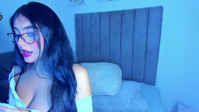 Snapshot of britanny_jones1 chatting on 07/14/26, 10:21 britanny jones1 online show from 07/14/26, 10:21