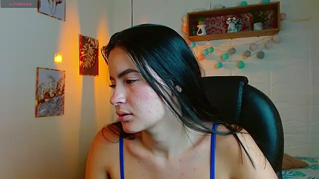 Snapshot of rosaleia_ chatting on 06/19/26, 03:23 rosaleia online show from 06/19/26, 03:23