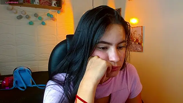 Snapshot of rosaleia_ chatting on 06/05/26, 06:52 rosaleia online show from 06/05/26, 06:52
