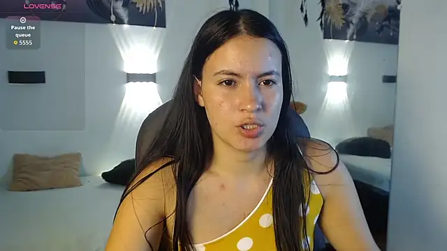 Snapshot of rosaleia_ chatting on 06/21/26, 01:44 rosaleia online show from 06/21/26, 01:44