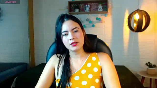 rosaleia  online show from 05/26/26, 03:59