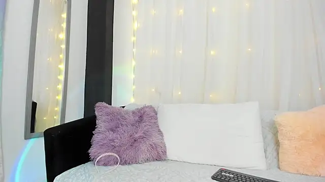 Snapshot of Sofia_Mature_ chatting on 06/11/26, 11:13 Sofia Mature online show from 06/11/26, 11:13