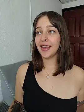 Snapshot of Mari_Rouse chatting on 05/05/26, 03:37 Mari Rouse online show from 05/05/26, 03:37