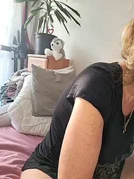 Blond lady czech online show from 07/10/26, 05:46