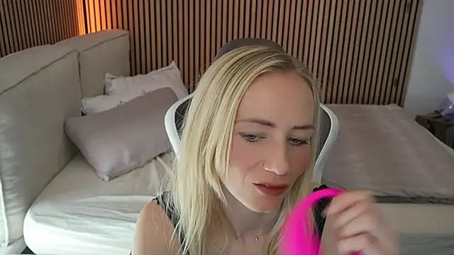 Ella Mysterie online show from 04/26/26, 08:44