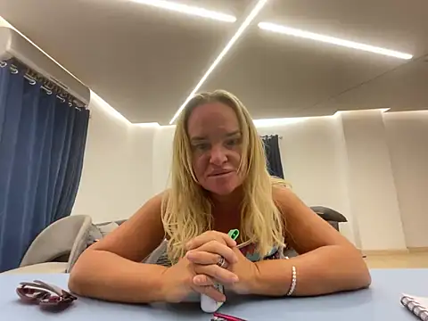 parisheliton online show from 04/14/26, 05:45