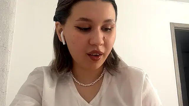 CharmyForYou online show from 04/11/26, 05:49