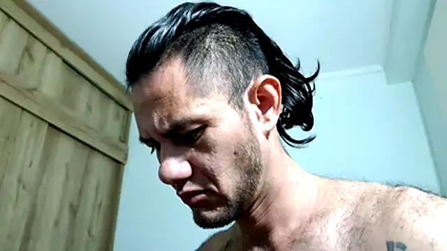 andrew 1520 online show from 11/06/25, 01:42