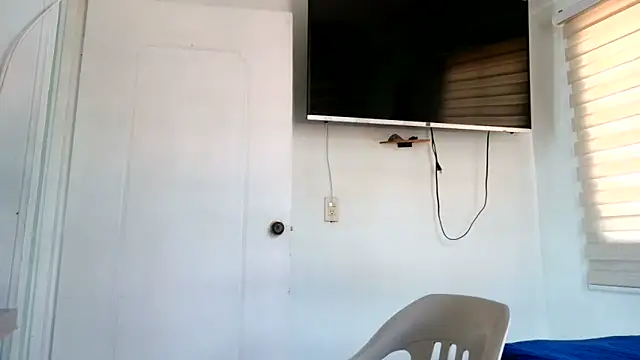 Snapshot of andrew_1520 chatting on 02/04/26, 03:40 andrew 1520 online show from 02/04/26, 03:40