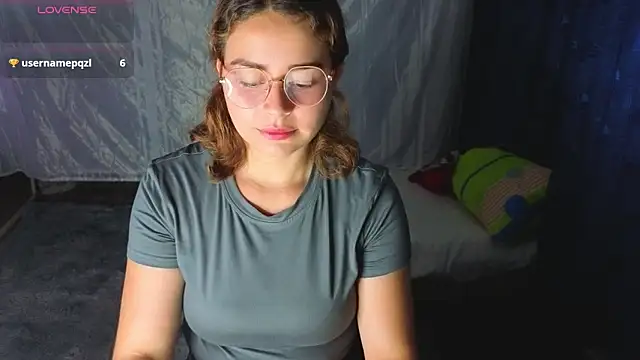 Snapshot of sweetdia_b chatting on 06/11/26, 02:11 sweetdia b online show from 06/11/26, 02:11
