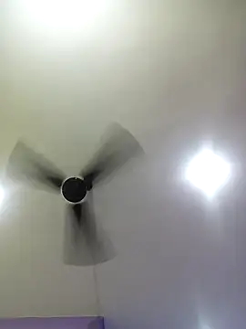 Snapshot of 10th_girl chatting on 04/11/26, 04:43 10th girl online show from 04/11/26, 04:43