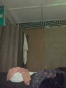 Snapshot of bobkingbige chatting on 04/15/26, 12:27 bobkingbige online show from 04/15/26, 12:27