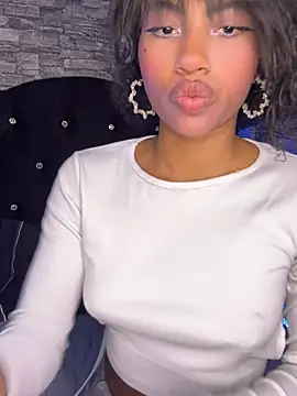 Snapshot of Morena-fire chatting on 04/14/26, 07:08 Morena-fire online show from 04/14/26, 07:08