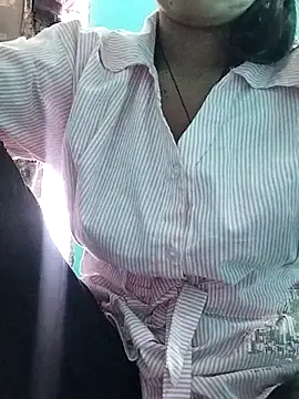 Liviya  225   online show from 04/13/26, 11:47