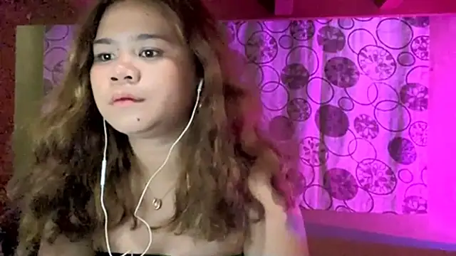 ElodiaSebourn online show from 04/13/26, 01:59