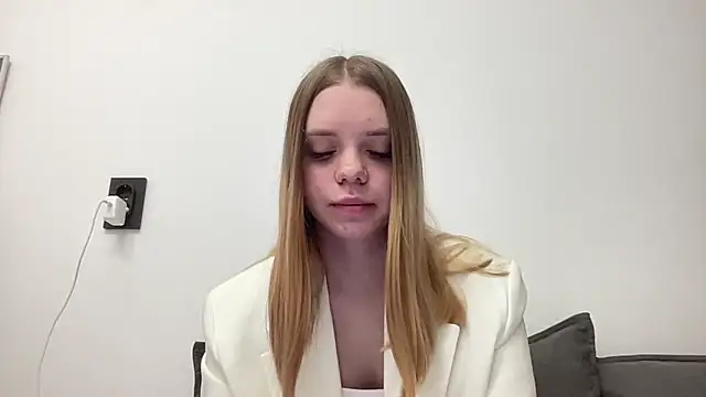 Moris 01  online show from 04/15/26, 04:18