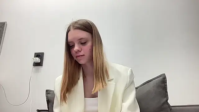 Moris 01  online show from 04/12/26, 04:21