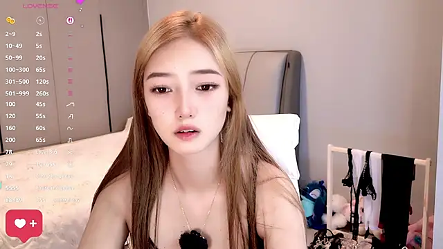 MMMxiXi6 online show from 06/04/26, 11:26