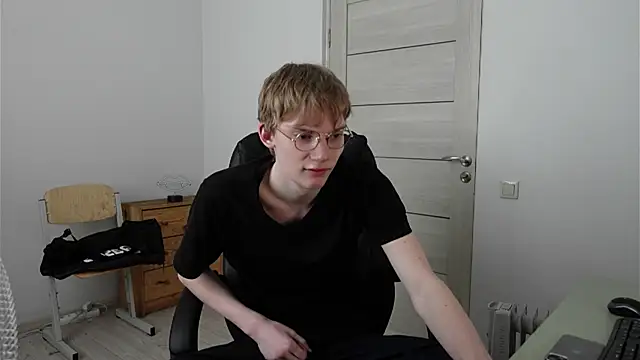 Snapshot of Dave_Redmond chatting on 05/06/26, 01:48 Dave Redmond online show from 05/06/26, 01:48