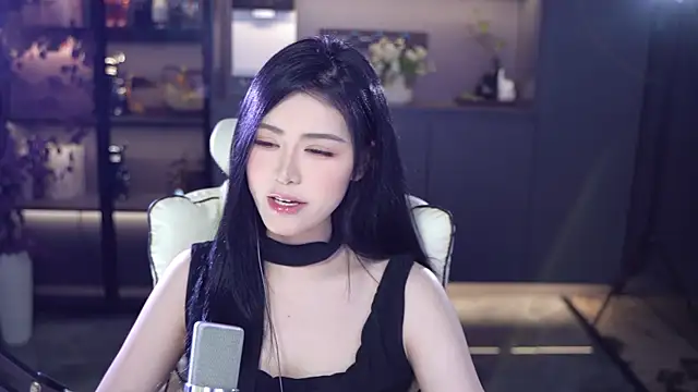 Snapshot of Seraphinei chatting on 05/10/26, 01:25 Seraphinei online show from 05/10/26, 01:25