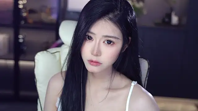 Snapshot of Seraphinei chatting on 05/07/26, 12:37 Seraphinei online show from 05/07/26, 12:37