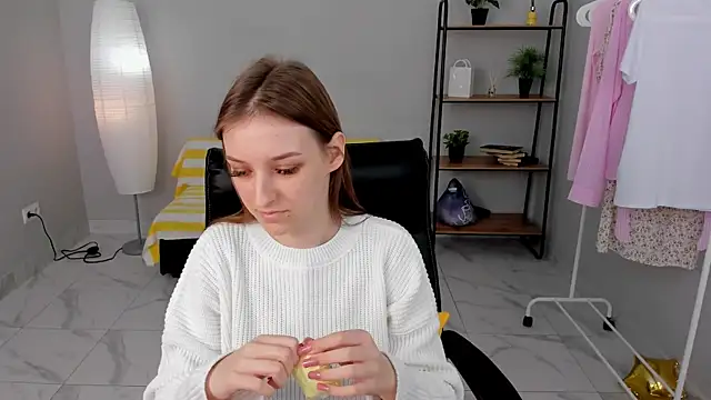 Lilia Redy online show from 04/12/26, 01:25