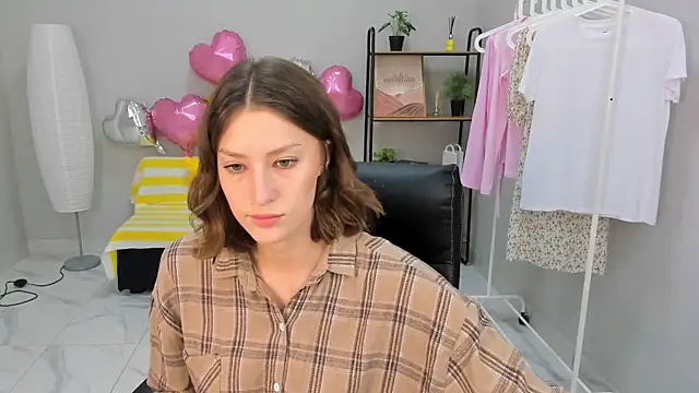 Freya Belis online show from 04/28/26, 10:08