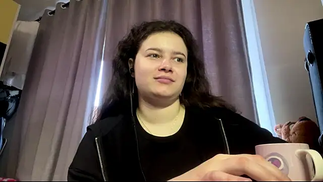 Snapshot of LonnaVandal chatting on 05/05/26, 05:49 LonnaVandal online show from 05/05/26, 05:49
