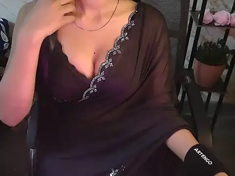 shreya    online show from 04/17/26, 06:16
