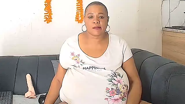 BUSTYQUEEN56  online show from 04/24/26, 06:59