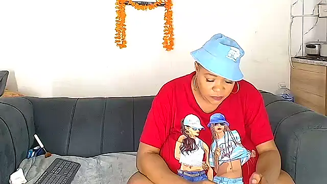 BUSTYQUEEN56  online show from 04/18/26, 11:01