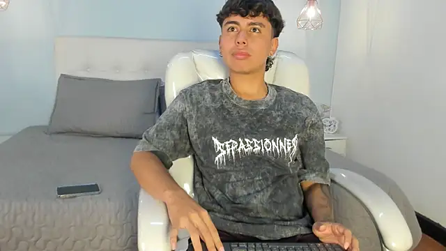 Snapshot of Malakay_18 chatting on 04/14/26, 02:27 Malakay 18 online show from 04/14/26, 02:27