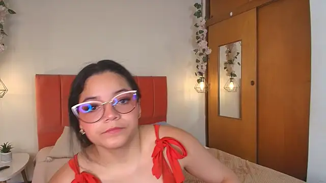 Snapshot of Shadya_ chatting on 06/12/26, 03:26 Shadya online show from 06/12/26, 03:26