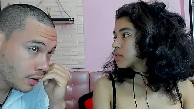 Snapshot of Aronandmoli69 chatting on 06/16/26, 01:22 Aronandmoli69 online show from 06/16/26, 01:22