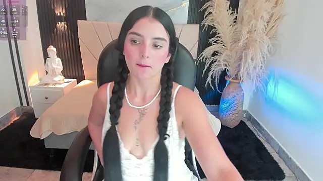 DOMINIKA LOVY online show from 05/28/26, 06:58