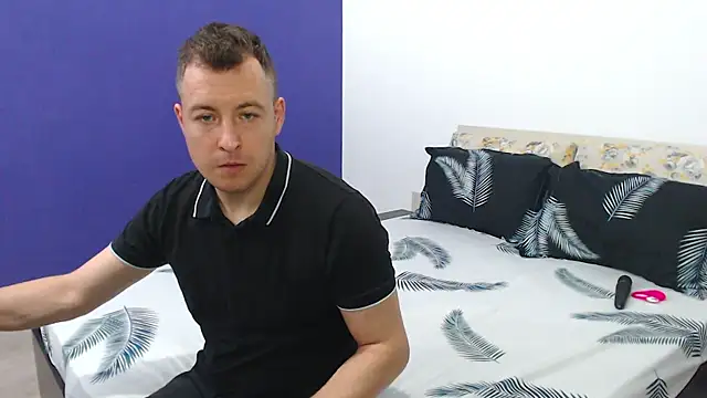 ExoticcXCouple online show from 04/18/26, 05:21